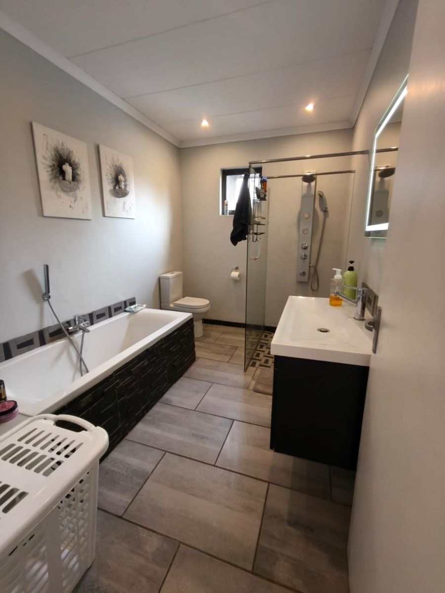 6 Bedroom Property for Sale in Dan Pienaar Free State